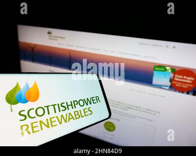 Handy mit Logo der Firma ScottishPower Renewables (UK) Limited auf dem Bildschirm vor der Business-Website. Fokus rechts neben dem Telefondisplay. Stockfoto