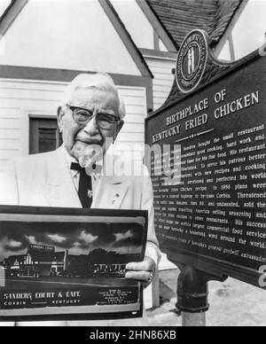 Colonel Harland Sanders, Gründer von Kentucky Fried Chicken (KFC), im Restaurant Corbin, Kentucky, anlässlich seines 80th. Geburtstages, 9. September 1970. Stockfoto