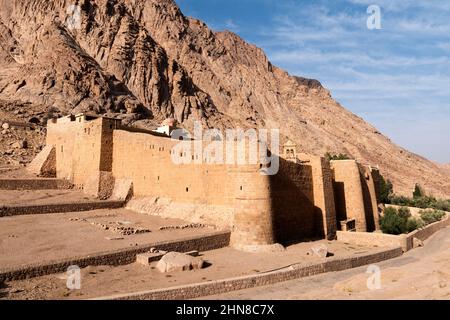 Das Katharinenkloster befindet sich in der Wüste der Sinai-Halbinsel in Ägypten am Fuße des Berges Moses Stockfoto