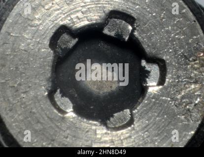 Microphoto der amerikanischen Quelle von altem Rauchmelder. Einige Mikrogramm des radioaktiven Isotops Americium 241 werden auf einem Wirtsmetall im Cen abgelagert Stockfoto