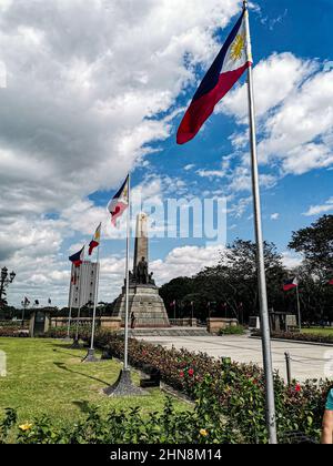 Vertikale Aufnahme des Rizal-Denkmals im Rizal (Luneta Park) in Manila, Philippinen Stockfoto