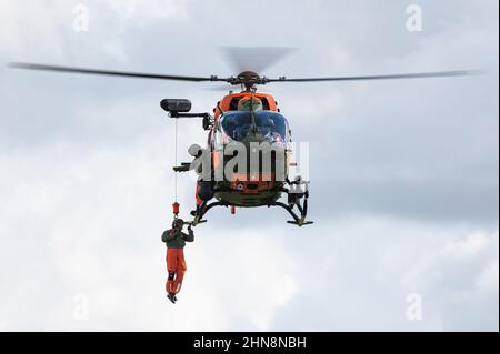 Ein Airbus H145M Such- und Rettungshubschrauber des Luftwaffe der Deutschen Armee. Stockfoto