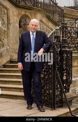 Peregrine Andrew Morny Cavendish, 12th Duke of Devonshire, KCVO, CBE, DL, fotografiert in seinem Haus, Chatsworth House, Derbyshire, Bakewell, Großbritannien. 25 Mai 2010 Stockfoto