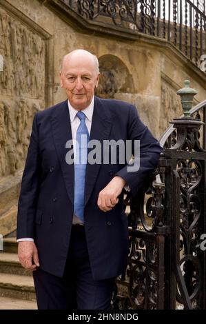 Peregrine Andrew Morny Cavendish, 12th Duke of Devonshire, KCVO, CBE, DL, fotografiert in seinem Haus, Chatsworth House, Derbyshire, Bakewell, Großbritannien. 25 Mai 2010 Stockfoto