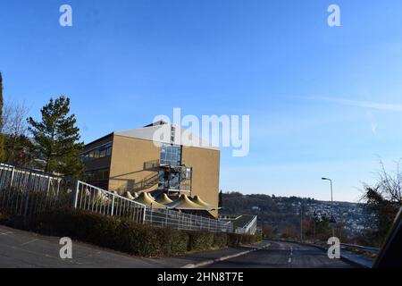 High School in Mayen, Megina Gymnasium - während in der Nähe und leer an einem Sonntagmorgen Stockfoto