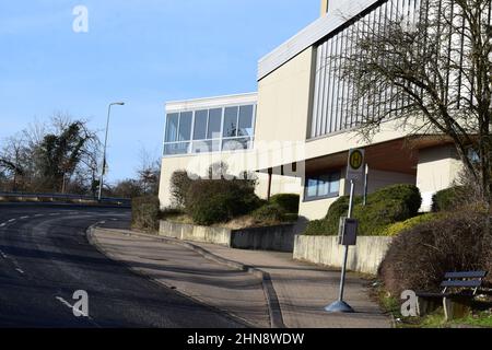 High School in Mayen, Megina Gymnasium - während in der Nähe und leer an einem Sonntagmorgen Stockfoto