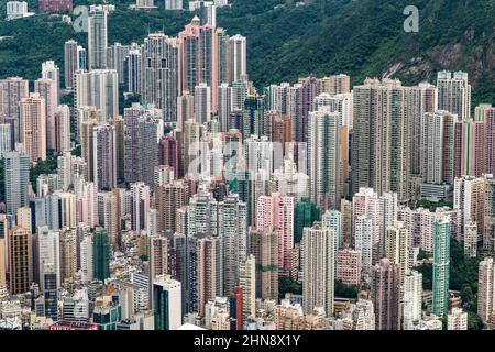 Luftaufnahme aus dem Hubschrauber, die die Hochhäuser der Wohnblöcke Sheung Wan und Mid-Levels, Hong Kong Island, im Jahr 2008 zeigt Stockfoto