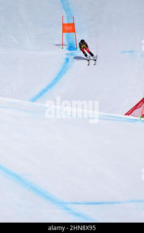 Peking, China. 15th. Februar 2022. Marie-Michele Gagnon aus Kanada tritt während der alpinen Ski-Frauen-Abfahrt der Olympischen Winterspiele 2022 in Peking im Yanqing National Alpine Skiing Center im Bezirk Yanqing, Peking, der Hauptstadt von China, am 15. Februar 2022 an. Quelle: Lian Zhen/Xinhua/Alamy Live News Stockfoto