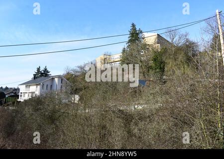 High School in Mayen, Megina Gymnasium - während in der Nähe und leer an einem Sonntagmorgen Stockfoto
