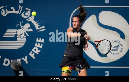 Daria Kasatkina aus Russland im Einsatz gegen IGA Swiatek aus Polen während der ersten Runde der Dubai Duty Free Tennis Championships WTA 1000 2022 am 14. Februar 2022 im Aviation Club Tennis Center in Dubai, VAE - Foto: Rob Prange/DPPI/LiveMedia Stockfoto