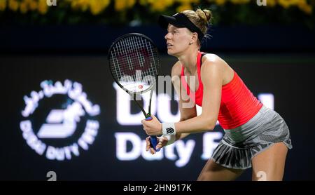 Alison Riske aus den Vereinigten Staaten im Einsatz gegen Simona Halep aus Rumänien während der ersten Runde der Dubai Duty Free Tennis Championships WTA 1000 2022 am 14. Februar 2022 im Aviation Club Tennis Center in Dubai, VAE - Foto: Rob Prange/DPPI/LiveMedia Stockfoto