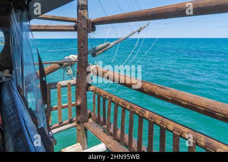 Blick von den Höhlen des Trabocco-Tals von San Vito Chietino, Abruzzen, Italien, Europa Stockfoto