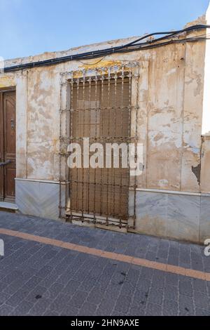 Metallfenstergrill in einem alten Haus in Arboleas, Andalusien, Spanien Stockfoto