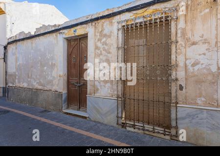 Metallfenstergrill in einem alten Haus in Arboleas, Andalusien, Spanien Stockfoto