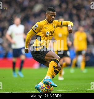 13. Februar 2022 - Tottenham Hotspur gegen Wolverhampton Wanderers - Premier League Nelson Semedo im Spiel gegen Tottenham Hotspur. Bildnachweis : © Mark Pain / Alamy Live News Stockfoto