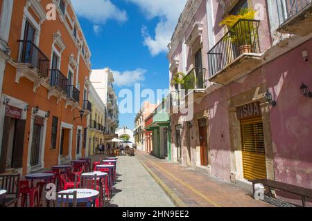 Fußgängerzone/Restaurants, Calle 59, Altstadt, UNESCO-Weltkulturerbe, San Francisco de Campeche, Bundesstaat Campeche, Mexiko Stockfoto