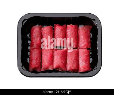 Paket von rohem Fleisch Rolle Slavink isoliert auf weißem Hintergrund. Stockfoto