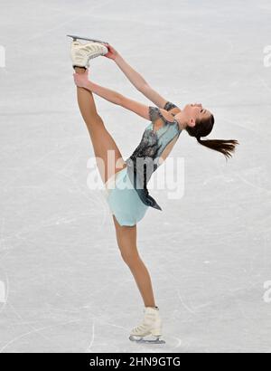 Peking, China. 15th. Februar 2022. Olympische Spiele, Eiskunstlauf, Frauen, Kurzprogramm im Capital Indoor Stadium, Viktoriia Safonova aus Weißrussland in Aktion. Kredit: Peter Kneffel/dpa/Alamy Live Nachrichten Stockfoto
