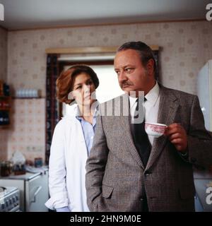 Der Bürgermeister, Fernsehserie, Deutschland 1979 - 1980, Folge 'Konkurrenz erzählt', Darsteller: Katharina De Bruyn, Gustl Bayrhammer Stockfoto