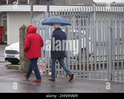 Sheerness, Kent, Großbritannien. 15th. Februar 2022. UK Wetter: Nass & windig in Sheerness, Kent. Kredit: James Bell/Alamy Live Nachrichten Stockfoto