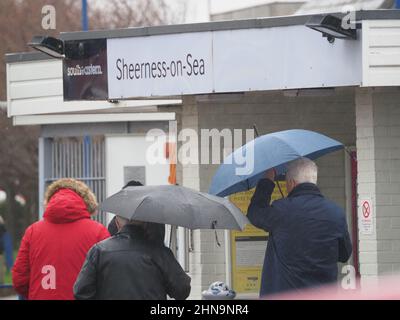 Sheerness, Kent, Großbritannien. 15th. Februar 2022. UK Wetter: Nass & windig in Sheerness, Kent. Kredit: James Bell/Alamy Live Nachrichten Stockfoto