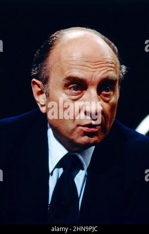 Otto Graf Lambsdorff, auch Otto Friedrich Wilhelm von der Wenge Graf Lambsdorff, deutscher Politiker, von 1988 bis 1993 Bundesvorsitzender der Partei FDP, hier auf dem Bild 1988. Otto Graf Lambsdorff, auch Otto Friedrich Wilhelm von der Wenge Graf Lambsdorff, deutscher Politiker, von 1988 bis 1993 Bundesvorsitzender der FDP, hier im Bild 1988. Stockfoto