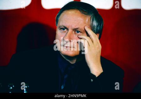 Oskar Lafontaine, deutscher Politiker, ehemals SPD, von 1985 bis 1998 Ministerpräsident des Saarlands und Kanzlerkandidat der SPD, Portrait von 1990. Oskar Lafontaine, deutscher Politiker, ehemalige SPD, von 1985 bis 1998 Ministerpräsident des Saarlandes und Kanzler-Kandidat der SPD, Portrait von 1990. Stockfoto