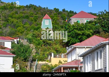 Der schwedische Uhrenturm von Gustavia, der Hauptstadt von Saint-Barthélemy in Französisch-Westindien Stockfoto