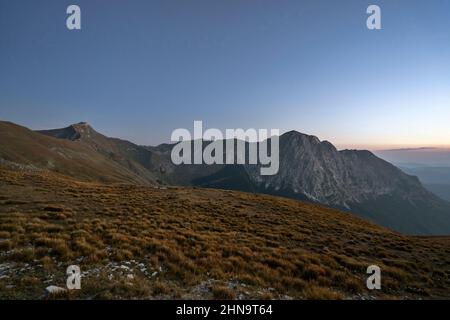 Monti Sibillini Nationalpark, Nachtansicht des Monte Bove Berges, Fargno Pass, Ussita, Marken, Italien, Europa Stockfoto