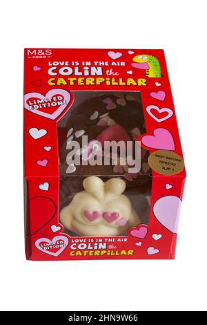 Love is in the Air Colin the Caterpillar Cake Limited Edition Ready for Valentines von M&S isoliert auf weißem Hintergrund Stockfoto