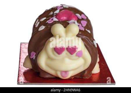 Love is in the Air Colin the Caterpillar Cake Limited Edition Ready for Valentines von M&S isoliert auf weißem Hintergrund Stockfoto