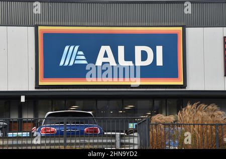 Lewes Road Retail Park in Brighton mit einem ALDI-Supermarktfoto von Simon Dack Stockfoto