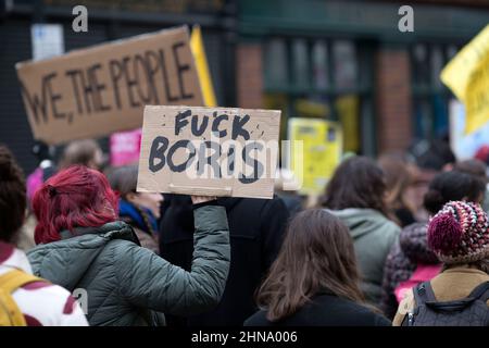 Die Teilnehmer marschieren während einer „Kill the Bill“-Kundgebung gegen das „Police, Crime, Urteilsverkündung und Courts Bill“ im Zentrum von London. Stockfoto