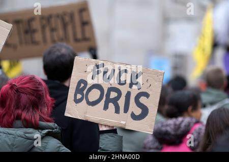 Die Teilnehmer marschieren während einer „Kill the Bill“-Kundgebung gegen das „Police, Crime, Urteilsverkündung und Courts Bill“ im Zentrum von London. Stockfoto