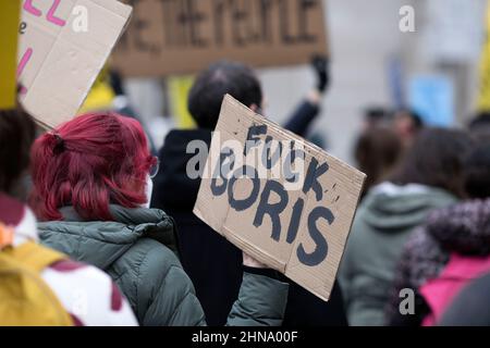 Die Teilnehmer marschieren während einer „Kill the Bill“-Kundgebung gegen das „Police, Crime, Urteilsverkündung und Courts Bill“ im Zentrum von London. Stockfoto