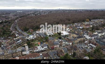 Buckhurst Hill , Essex UK Drohne Luftaufnahme der Queens Road Gegend Stockfoto