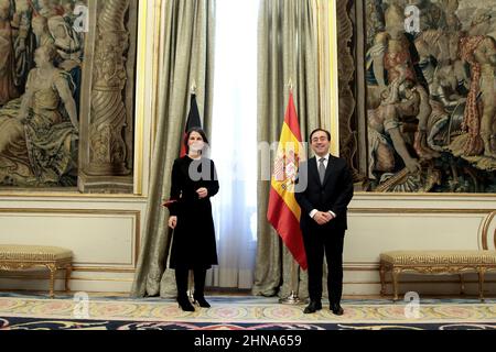 Madrid, Spanien. 15th. Februar 2022. Madrid, Spanien; 15.02.2022.- Treffen des spanischen Außenministers Jose Manuel Albares mit der deutschen Bundesaußenministerin Annalena Baerbock im Palacio de Viana in Madrid. Pressekonferenz im Anschluss an das Treffen, bei der die Lage in der Ukraine und in Russland diskutiert wurde. Quelle: Juan Carlos Rojas/Picture Alliance/dpa/Alamy Live News Stockfoto