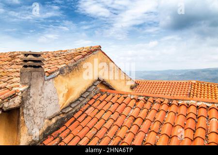 Rotes Schals Dach auf Haus in Istrien, Kroatien, Europa. Stockfoto