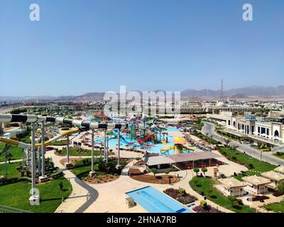 Draufsicht auf den größten Wasserpark in Sharm el Sheikh, Ägypten. 10. Oktober 2021 Stockfoto