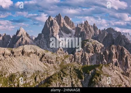 Berglandschaft im Nationalpark Tre Cime di Lavaredo, UNESCO-Weltkulturerbe in Italien Stockfoto