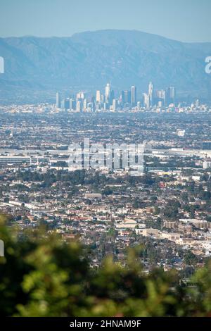 Die Skyline der Innenstadt von Los Angeles ist ein beeindruckender Anblick, ein imposantes Merkmal Südkaliforniens. Stockfoto