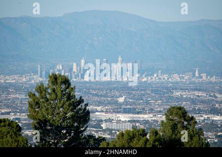 Die Skyline der Innenstadt von Los Angeles ist ein beeindruckender Anblick, ein imposantes Merkmal Südkaliforniens. Stockfoto