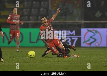 Cremona, Italien. 15th. Februar 2022. Emanuele Valeri (Cremonese) während des Spiels US Cremonese gegen Parma Calcio, Italienisches Fußballspiel der Serie B in Cremona, Italien, Februar 15 2022 Quelle: Independent Photo Agency/Alamy Live News Stockfoto