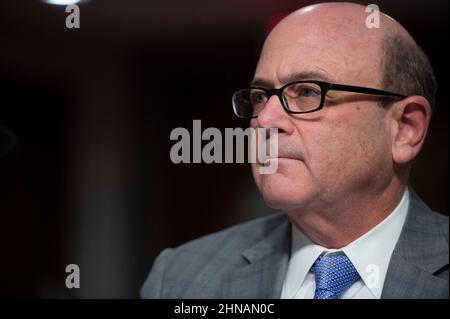 Der Generalinspekteur der Nationalen Sicherheitsbehörde, Robert Phillip Storch, aus dem District of Columbia, spricht während einer Anhörung der Streitkräfte des Senats für seine Ernennung zum Generalinspekteur des Verteidigungsministeriums am Dienstag, dem 15. Februar 2022, im US-Kapitol in Washington, DC. Kredit: Bonnie Cash/CNP/MediaPunch Stockfoto