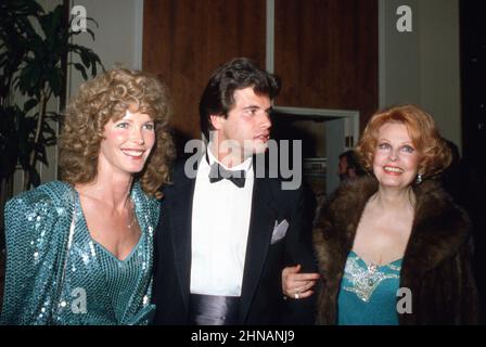 Lorenzo Lamas mit Frau Victoria und Mutter Arlene Dahl um die 1980er Jahre Credit: Ralph Dominguez/MediaPunch Stockfoto