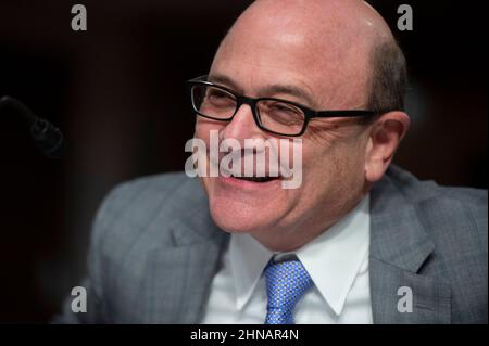 Washington, Vereinigte Staaten. 15th. Februar 2022. Der Generalinspekteur der Nationalen Sicherheitsbehörde, Robert Phillip Storch, aus dem District of Columbia, spricht während einer Anhörung der Streitkräfte des Senats für seine Ernennung zum Generalinspekteur des Verteidigungsministeriums am Dienstag, dem 15. Februar 2022, im US-Kapitol in Washington, DC. Kredit: Bonnie Cash/CNP/dpa/Alamy Live Nachrichten Stockfoto