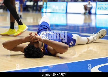 Wilmington, DE, USA. 12th. Februar 2022. Delaware Bluecoats forward BRAXTON KEY (2) auf dem Boden während eines Basketball-Spiels der G-League zwischen den Delaware Blue Coats und den Raptors 905 am Samstag, den 12. Februar 2022, im Chase Fieldhouse in Wilmington, DE (Bildnachweis: © Saquan Stimpson/ZUMA Press Wire) Stockfoto