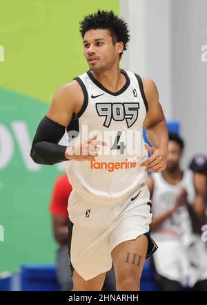 Wilmington, DE, USA. 12th. Februar 2022. Raptors 905 JUSTIN SMITH (4) läuft während eines Basketball-Spiels der G-Liga der NBA zwischen den Delaware Blue Coats und den Raptors 905 am Samstag, den 12. Februar 2022, im Chase Fieldhouse in Wilmington, DE (Bildnachweis: © Saquan Stimpson/ZUMA Press Wire) Stockfoto