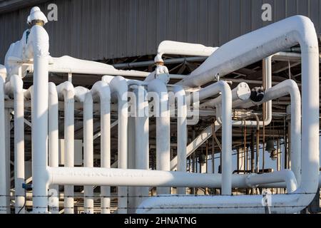 River Rouge, Michigan – verschneite Rohre an den Buckeye Terminals, einem Ölterminal und Massenlager. Stockfoto