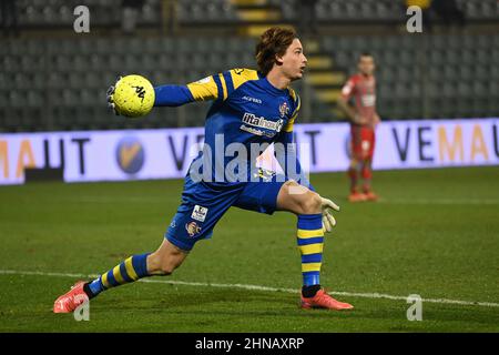 Cremona, Italien. 15th Feb, 2022. marco carnesecchi (kreonesisch) während des Spiels der US-Cremonesen gegen Parma Calcio, italienischer Fußball-Serie B in Cremona, Italien, Februar 15 2022 Quelle: Independent Photo Agency/Alamy Live News Stockfoto